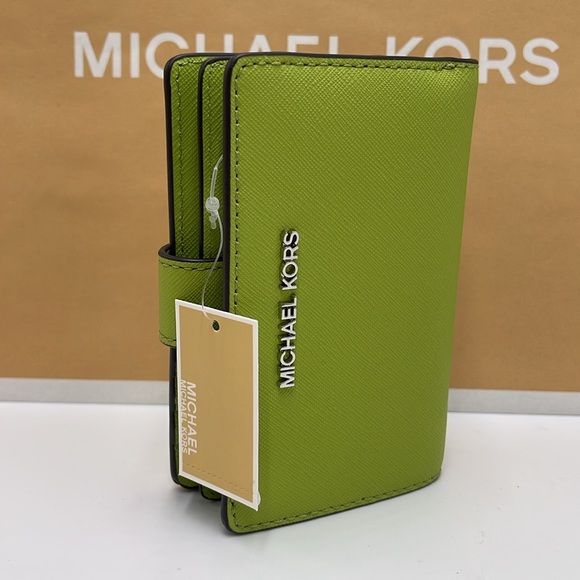 Michael Kors Medium Saffiano Leather Wallet
Lime
NWT - Picture 12 of 16